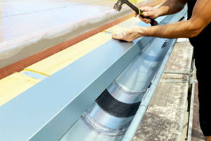 HAR COUVREUR SARTHE : Travaux de charpente, couverture, zinguerie, faîtage, Nettoyage démoussage et peinture hydrofuge toiture, Ravalement Façade, pose de bardage, petite maçonnerie … intervention dans la Sarthe : Le Mans 72 ….